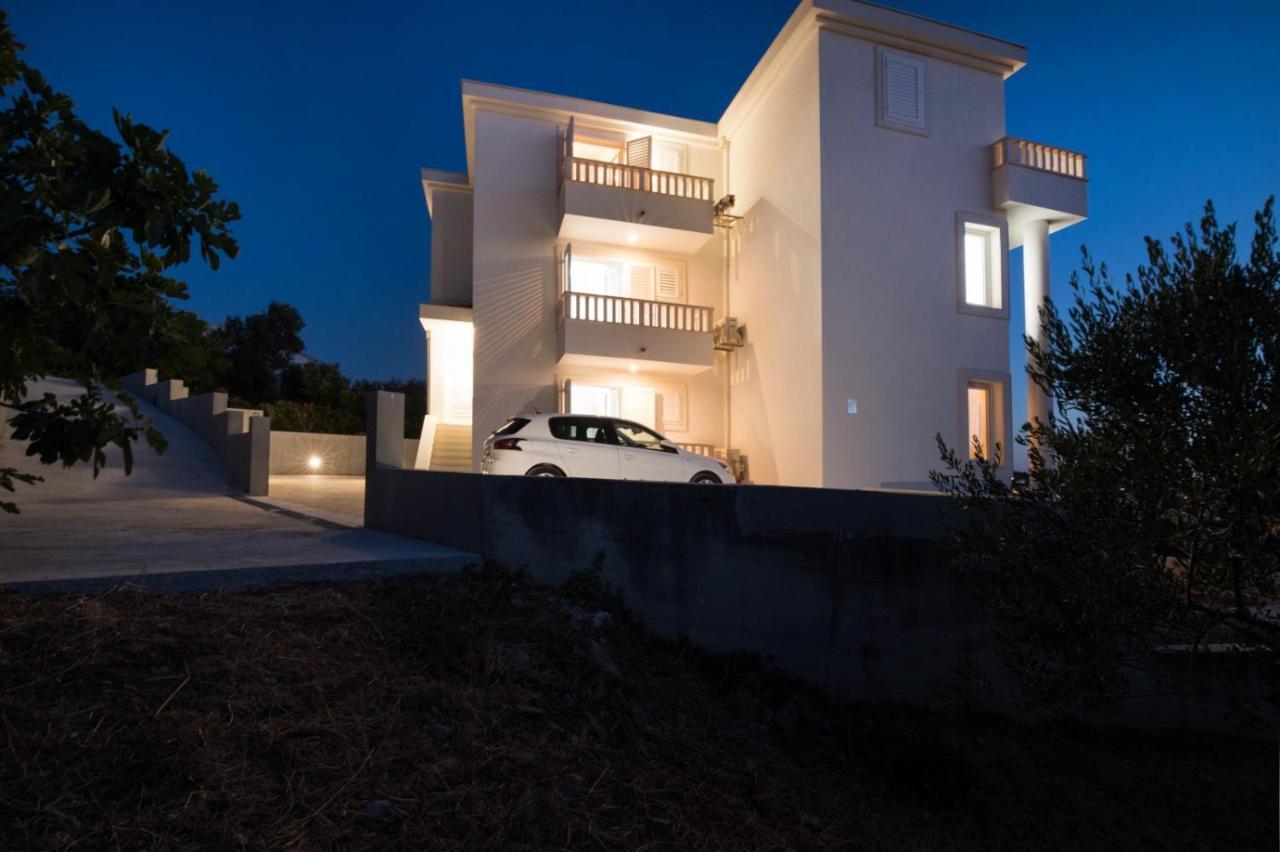 Brand New Aparment With Sea View & Swimming Pool At Ciovo - Villa Fiorentini Trogir Exterior foto