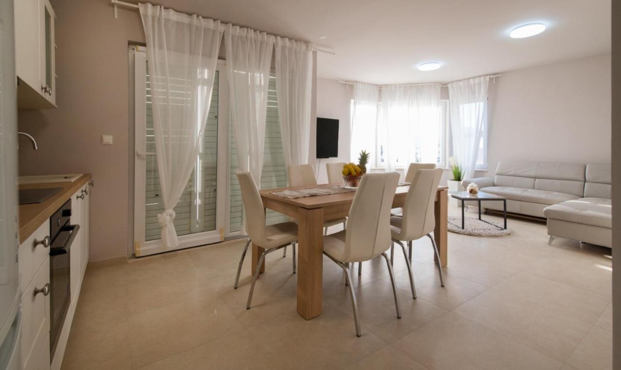 Brand New Aparment With Sea View & Swimming Pool At Ciovo - Villa Fiorentini Trogir Exterior foto